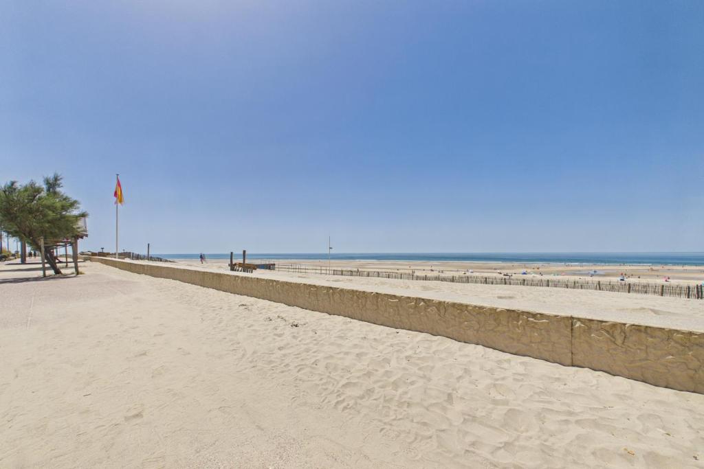 La grande plage de sable de Soulac-sur-Mer