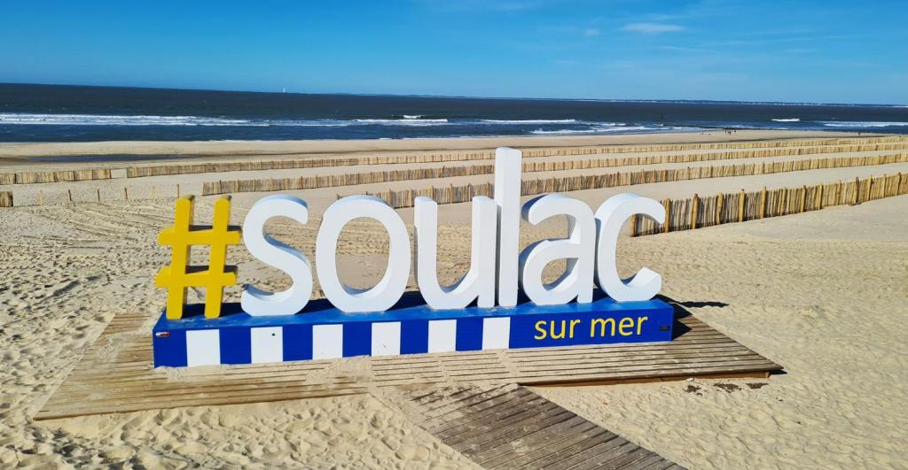 Les lettres géantes #soulac sur mer sur la plage